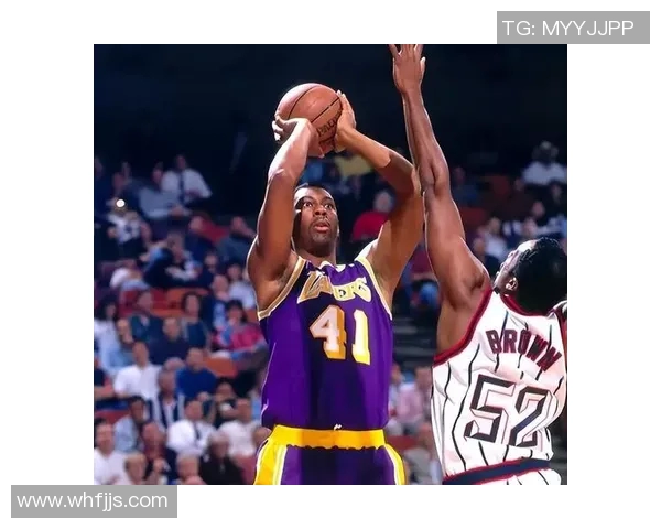 昔日恩怨重燃篮球场旧情难舍老队友再度对决引发热议